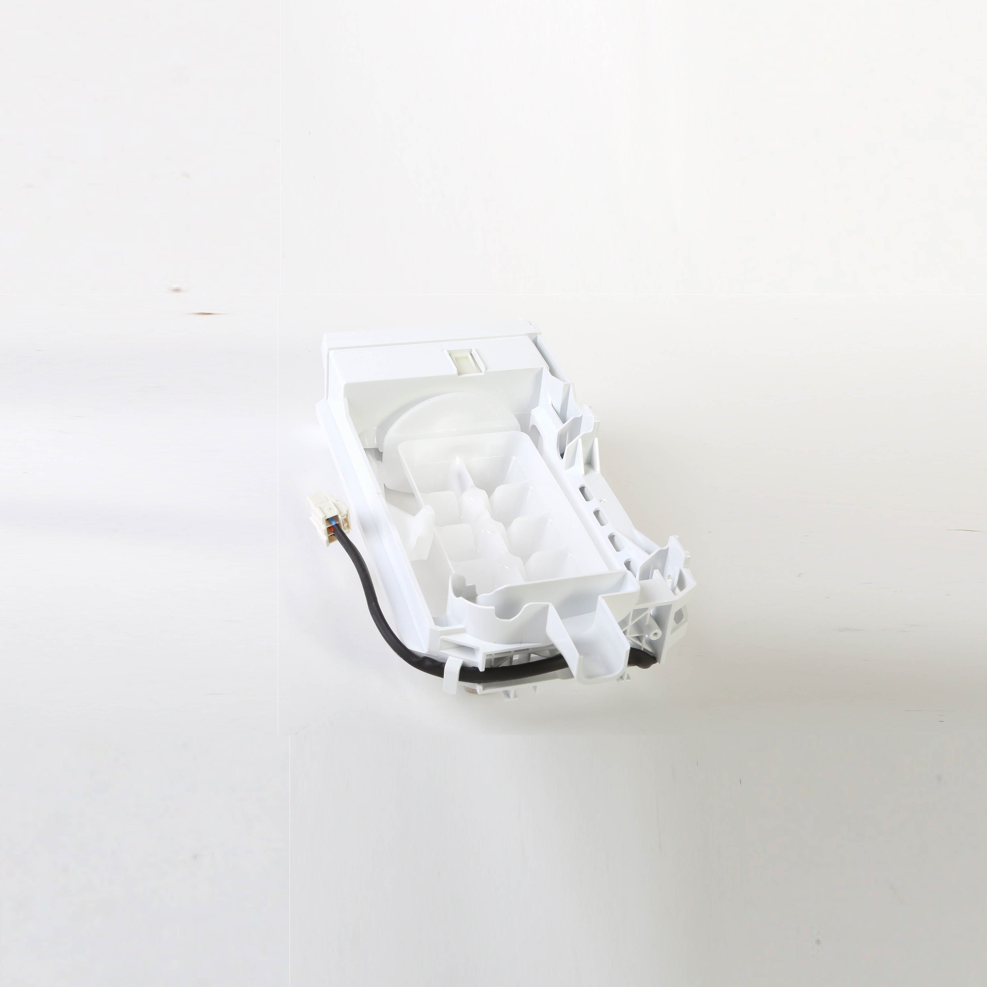 ICE MAKER